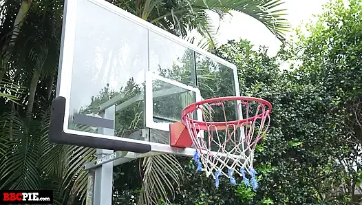 Aku kalah dalam pertandingan H-O-R-S-E... dan membayar harga