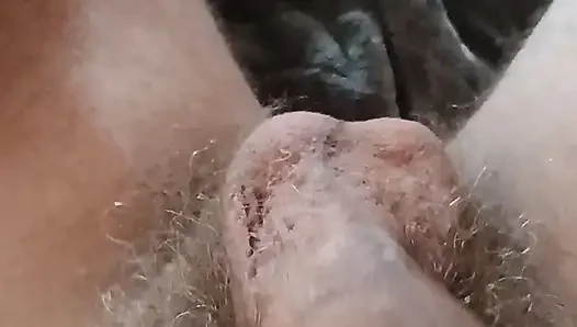 Asyalı porno izlerken oyun oynuyor