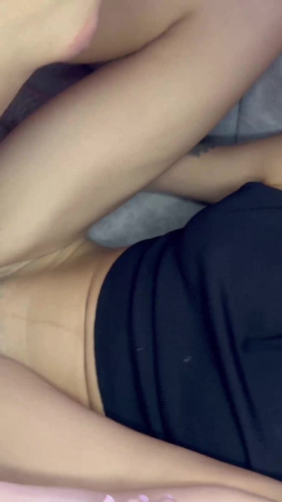 Je profite de la distraire de mon beau-père pour baiser ma petite demi-sœur. | Clip 3