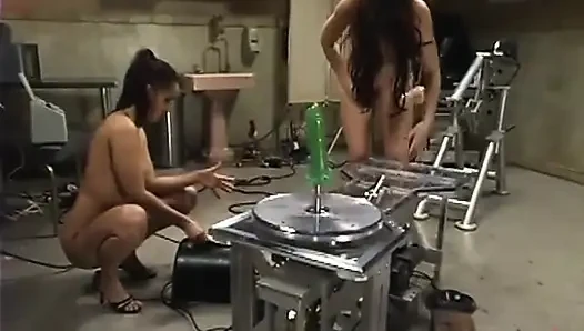 Satine Phoenix ve Isis Love