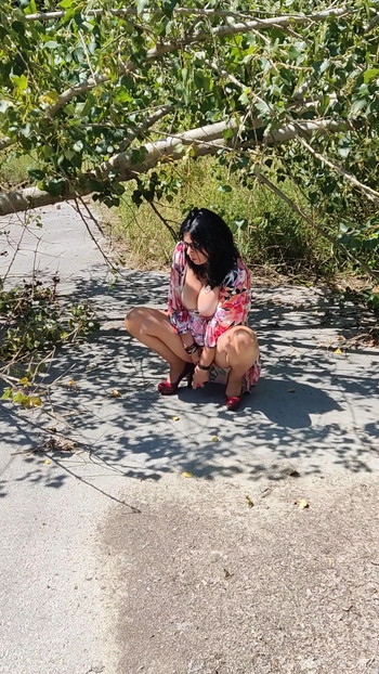 Legendärer moment aus "50+ reife Schönheit masturbiert im freien"