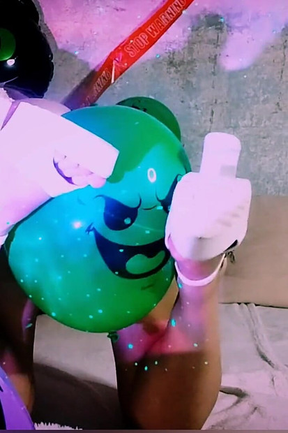 Yvie Lowe - Zabava balona za Noć veštica