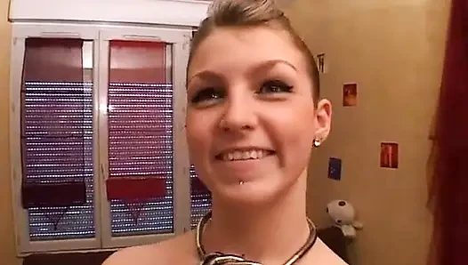 Ariane spielt mit dildo