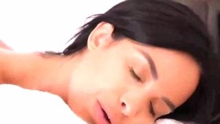 Anissa Kate bekommt eine anale Creampie-Massage