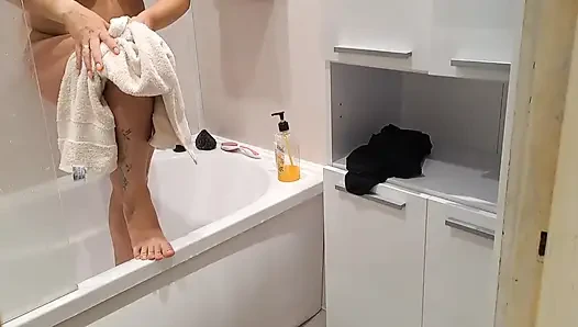 Looking for My Teen Step Sister and Jerking off