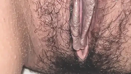 Я позволю тебе трахнуть мою задницу только потому, что она у тебя маленькая! - Анал латины с большой задницей в любительском видео