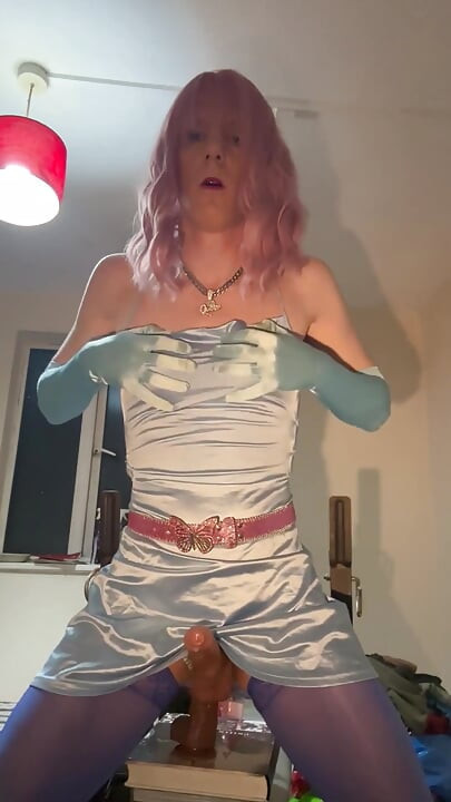 Jess Silk cavalga seu vibrador