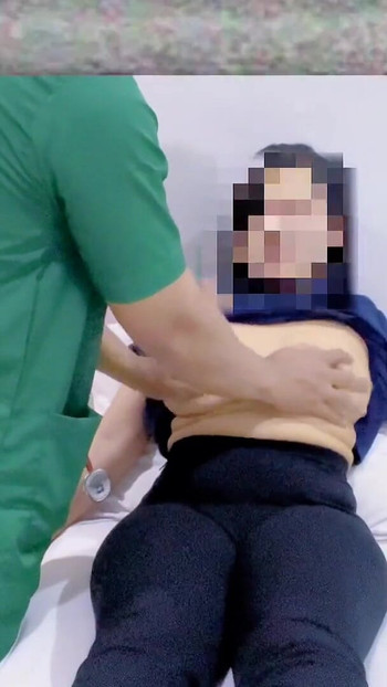 "Göğüsler genellikle sertleştirilmiş ve gıdıklanmış ama onun yerine entot olduğu için bir doktora danışın" dan mutlaka görülmeli an