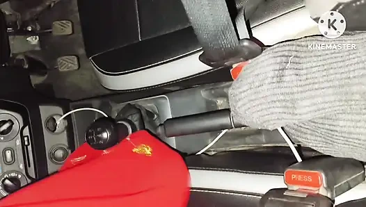 Musim 167. Kakak ipar india dengan kain serabut merah melui pakaiannya di dalam mobil dan ngentot