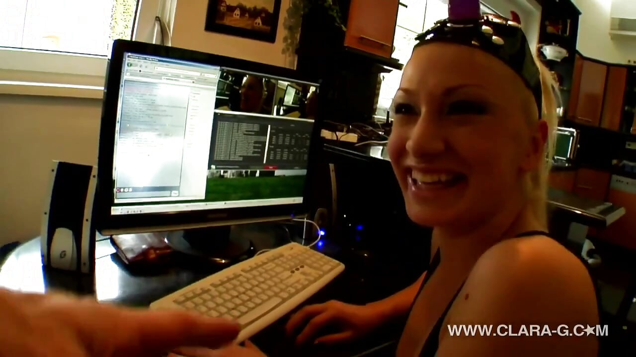 Lea Lexis et Clara G. fisting en direct - partie 1