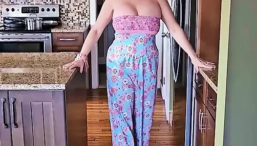 У этой домохозяйки большие сиськи, подборка от ONLYFAN PAGE