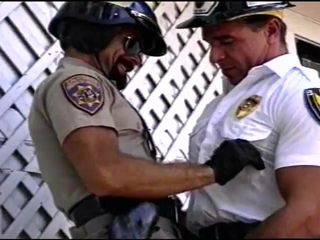 Промо-клипы с шикарными постановками - мужчины, полицейские в униформе