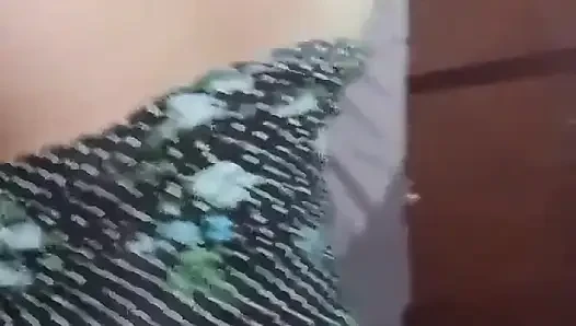Трах раком в ее цветочном платье в видео от первого лица