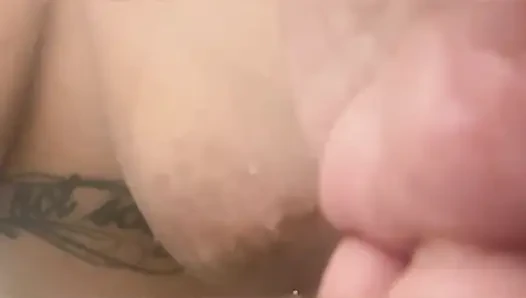 Duş almaya gitti ve götünde duş başlığını test etmek istedi - Mary Jhuana