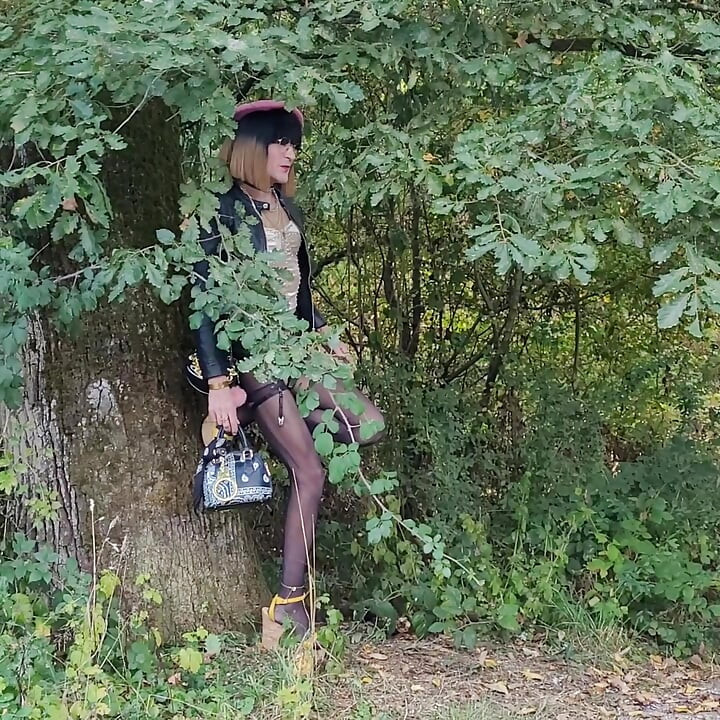 Exhibit P🚗U B L I C en Pute on a Parking Lot in the Forest, at La Faisanderie 91. Fanciful Tights, Thong [4sep25] Meet CoKiiNE! VaneSsaBiTCHx