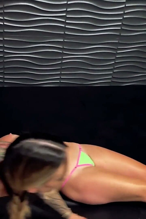 Meci de box topless: Sinthia Bee versus Mars solo