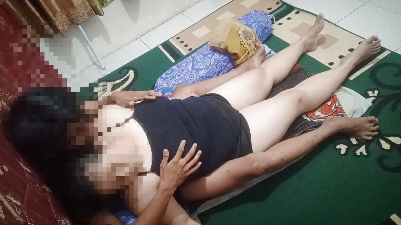 (Part 1) Horny chubby aunt wants to be fucked