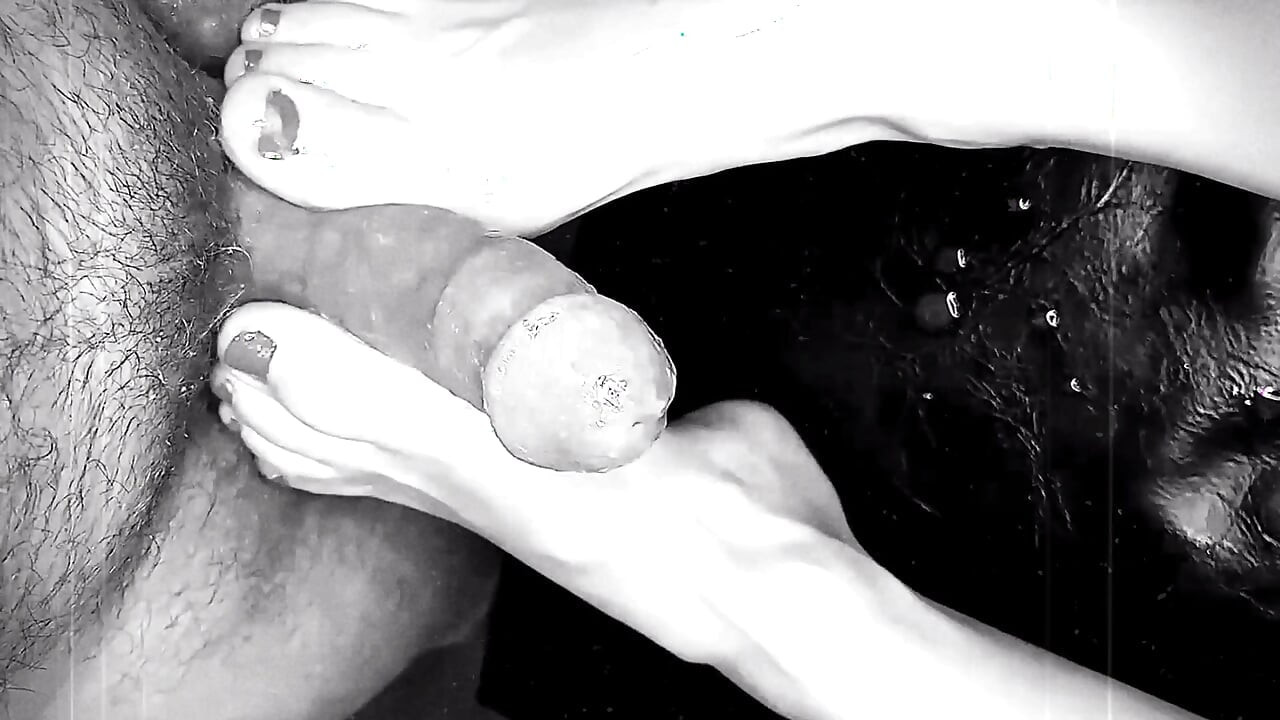 LittleMissMiniFeet FeetJob Kompilace výstřiků 01