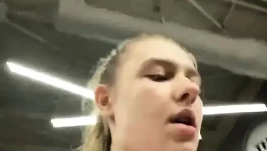 Public fucking with jucielussie in the gym
