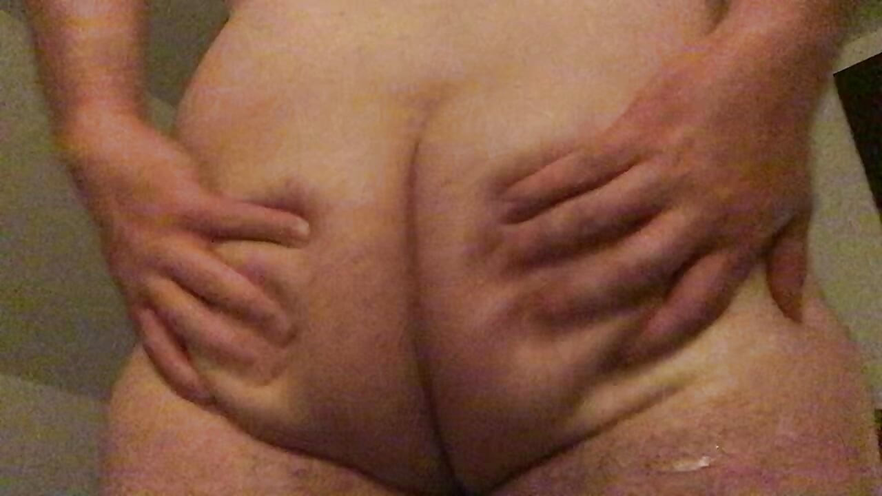Naked Chub Shakes and Jiggles His Big Fat Oiled Up Ass in Slow Motion