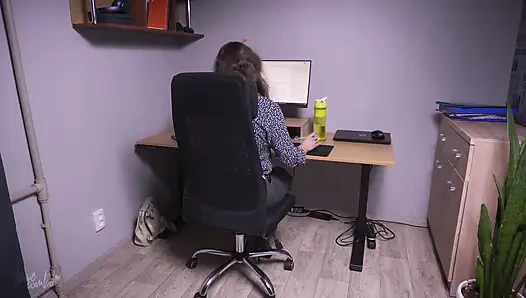 Ofiste azdırma bölünmüş pantolon felaketine dönüştü