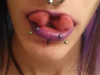 Kinky Kelsie - Tongue tease