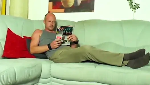 Pelacur nympho berteriak dalam kenikmatan karena dientot kasar