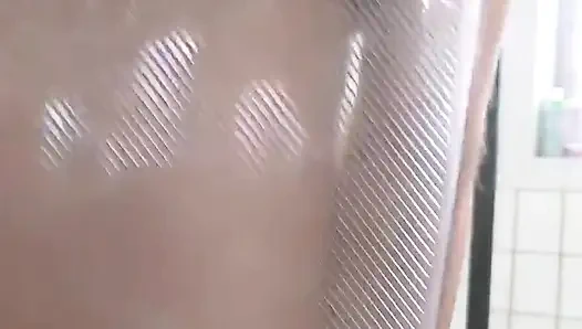 Küçük götüme tam bir torba su akıyor!