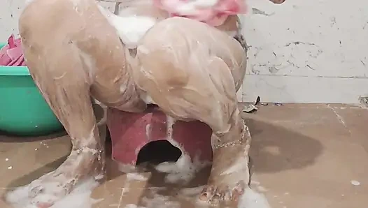 Priya si kakak ipar india lagi asik mandi