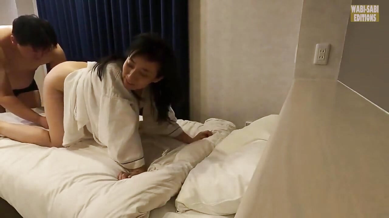 금기시되는 순간에 포착된 유부녀 수미레의 비밀법. 3부