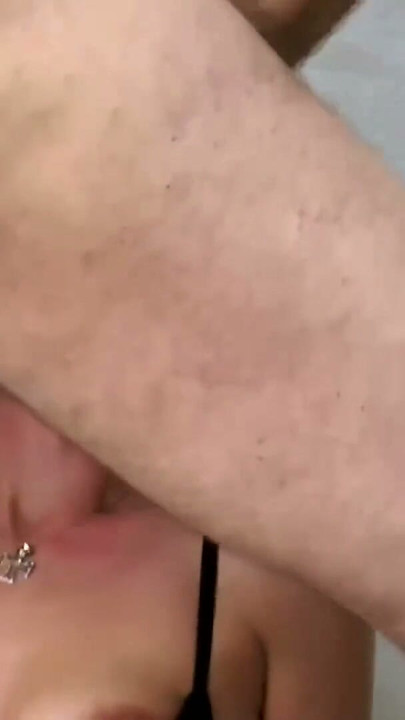 DrecksfotzenHure MILF sagte er und spritzt Ihr in die Fresse | Clip 2