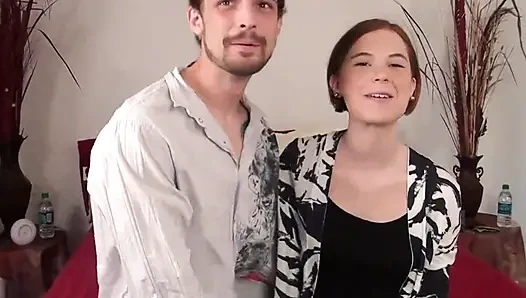 Çaresiz amatörler Pepper Hart ilk kez filmde sıkı amcığını büyük beyaz yarakla sert siktiriyor