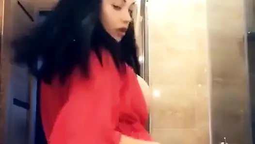 Танцы в ванной