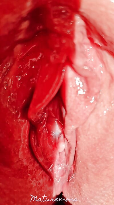 Super wet , super wide open and super close up .