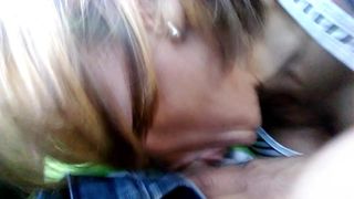 Dominicaanse milf Loida pijpt me in haar auto