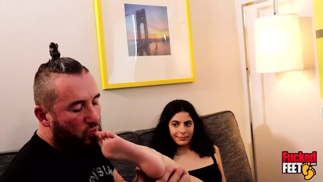 Sneakers Girl Angel Gostosa Lets Pervert Fuck Her Soft Feet!