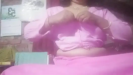 Hintli büyük oğlan azgın orta yaşlı seksi üvey anne üvey oğulları tarafından grup seks yapıyor ve desi seks videosu çekiyorsa ağzına emiyor.