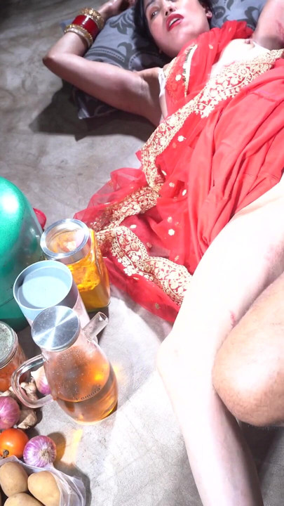 แม่เลี้ยงครัว Desi Desi ลูกเลี้ยงชายเย็ดภาษาฮินดี XXX | คลิป 1