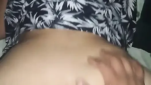 Singen mit einem schönen dominikaner
