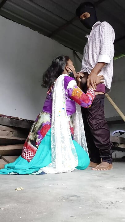 Desi muslim girl posay  titty fukking