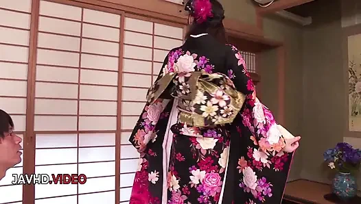 Leidenschaftliche asiatische schönheit im kimono hart gefickt und creampie wunderbar