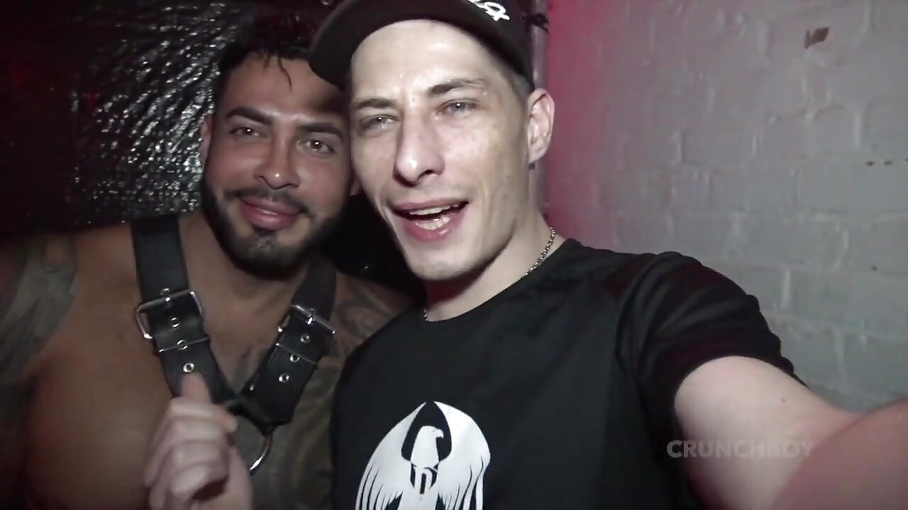 כוכבת הפורנו אשלי ריידר נדפקת גולמית על ידי ויקטור רום