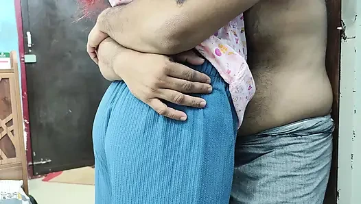 Göğüslü ateşli öpücük