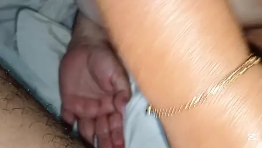 Esmer kayınvalide ve olgun üvey anne yarak emiyor derlemesi