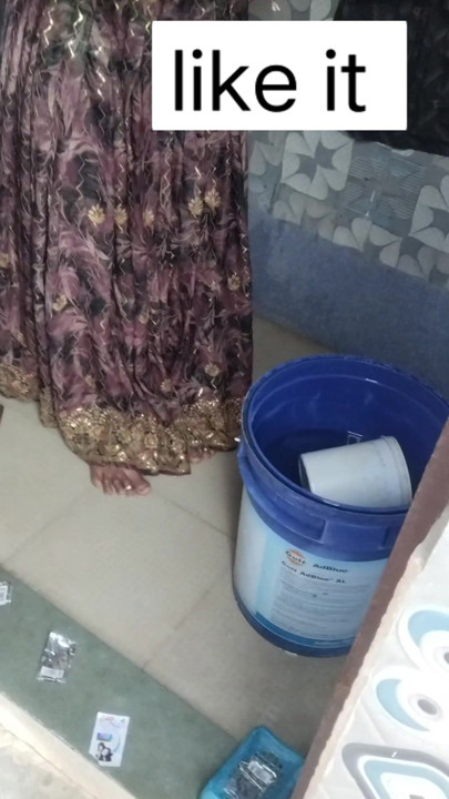 Desi hot indian pushpa bathroom me thi tab devar ne video bna liya