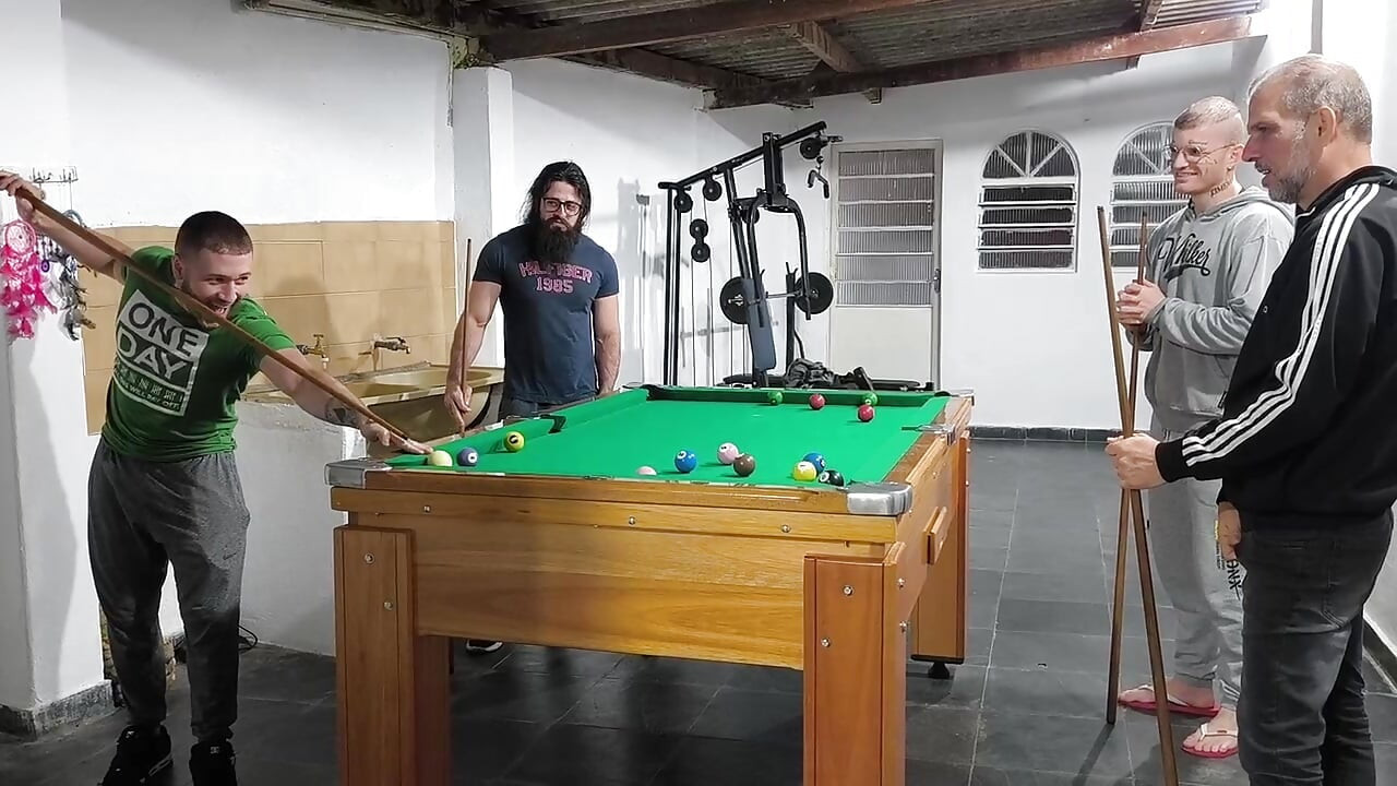 Me, Carmona, Opaido Carmona and Viking de Taubaté started a game of pool naked