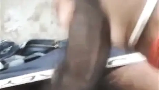 Genç oğlan büyük yaraklı tren