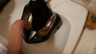 Cumming wifes high heels and nylons