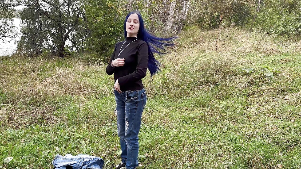 Seks di depan umum dengan orang asing panas di hutan, pelacur menunjukkan payudara besar sempurna, creampie
