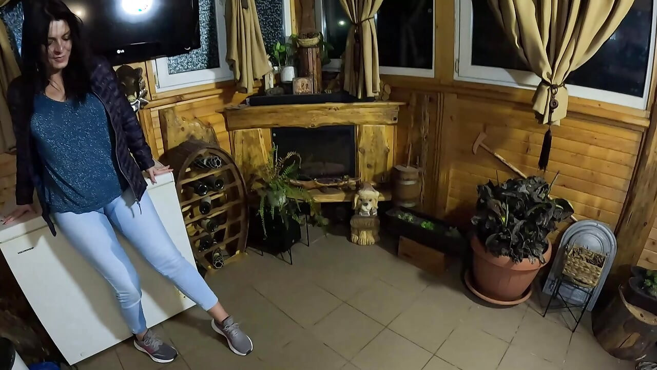 Cameltoe MILF Dances, Teases & Pees in Her Jeans - Wet Fetish Fantasy 335